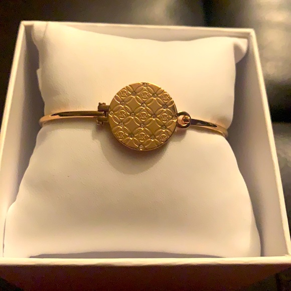 NWT Michael Kors Oval Rose Gold SS Bangle Monogram Bracelet new in box - Picture 2 of 5
